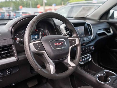 Used 2024 GMC Terrain SLE AWD/4WD image 11
