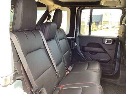 Used 2024 Jeep Wrangler Unlimited Rubicon AWD/4WD image 35
