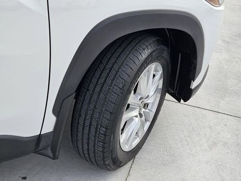 Used 2022 Toyota Corolla Cross LE w/ Moonroof Package image 6