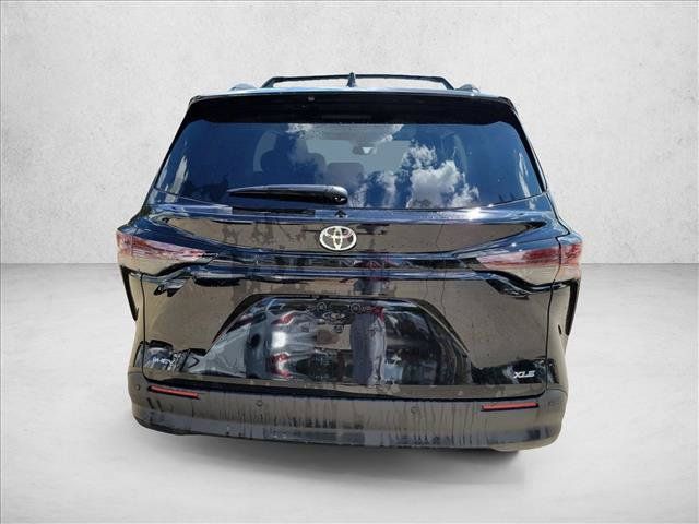 Used 2026 Toyota Sienna XLE FWD image 6