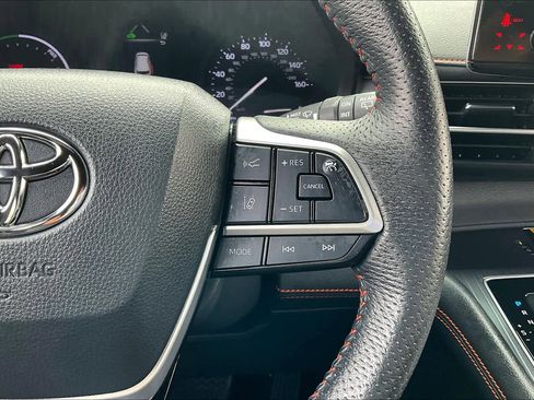 Used 2021 Toyota Sienna XSE w/ XSE Plus Package image 23