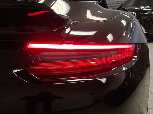 Used 2017 Porsche 911 Turbo image 9