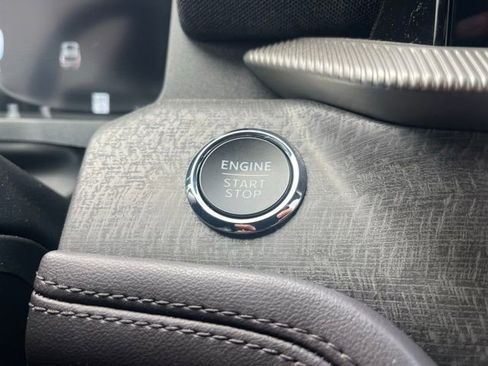 Certified 2025 Ford Explorer Platinum image 18