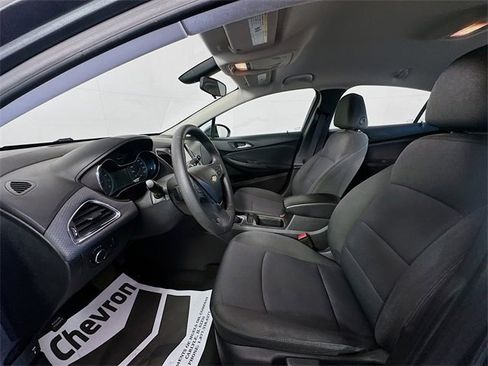 Used 2018 Chevrolet Cruze LT image 19