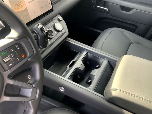 Used 2025 Land Rover Defender 110 S image 16