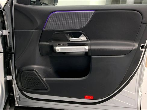 Certified 2022 Mercedes-Benz GLB 250 image 9