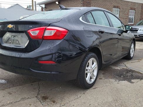 Used 2018 Chevrolet Cruze LT w/ Sun And Sound Package image 9