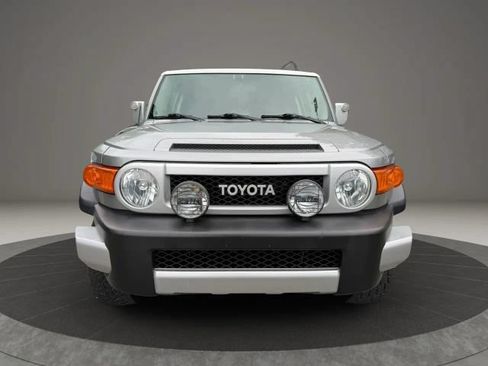 Used 2012 Toyota FJ Cruiser 4WD w/ Upgrade Pkg image 2