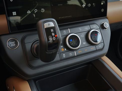 New 2026 Land Rover Defender 130 X-Dynamic SE AWD/4WD image 30