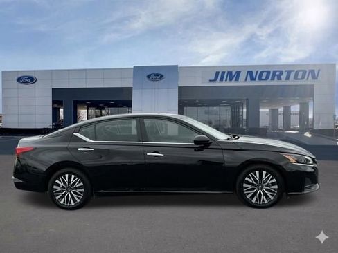 Used 2025 Nissan Altima 2.5 SV FWD image 3