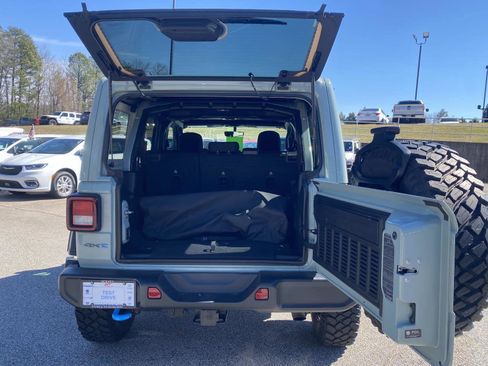 Used 2023 Jeep Wrangler Unlimited w/ Sun & Screen Package image 6