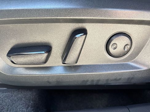 Used 2025 Nissan Rogue SV FWD image 22