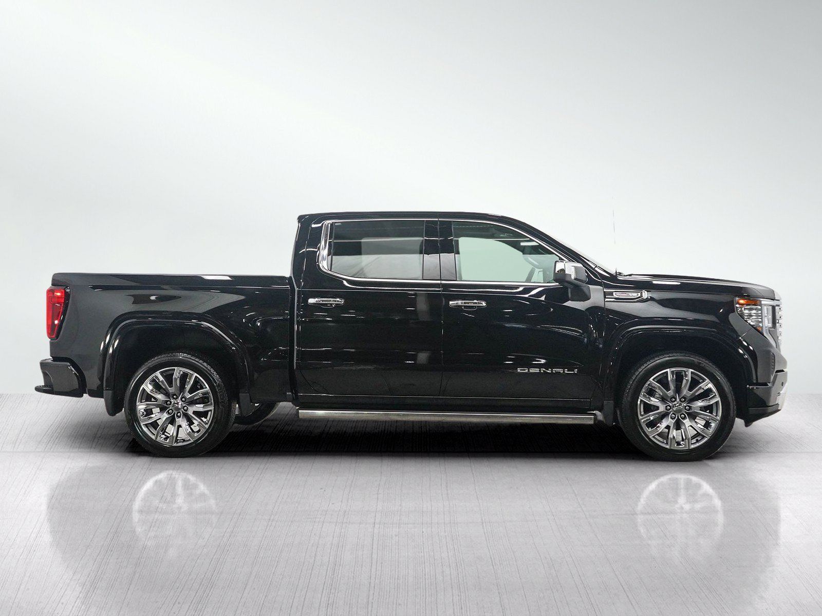 Used 2024 GMC Sierra 1500 Denali AWD/4WD image 6