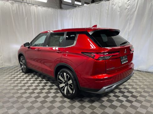 New 2025 Mitsubishi Outlander SE image 4