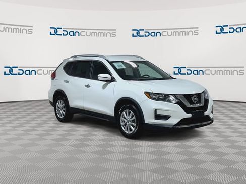 Used 2017 Nissan Rogue SV FWD image 3