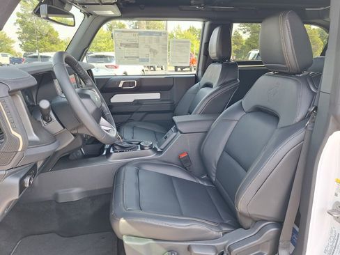 New 2025 Ford Bronco Badlands image 3