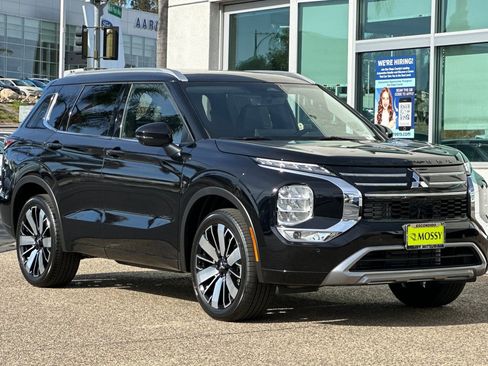 New 2026 Mitsubishi Outlander SEL image 2