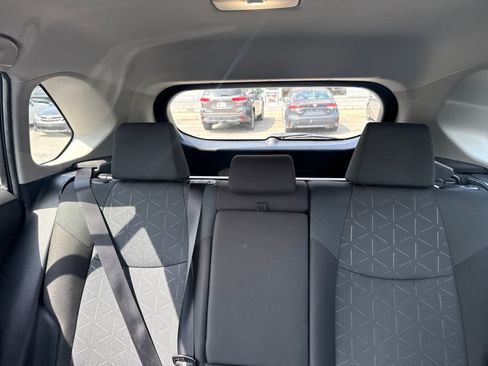 Used 2025 Toyota RAV4 XLE AWD/4WD image 21