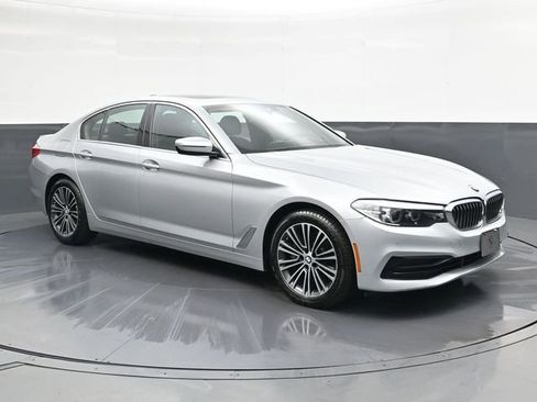 Used 2019 BMW 530i xDrive w/ Convenience Package AWD/4WD image 2