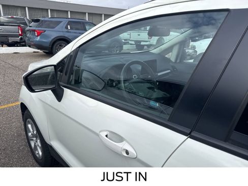 Used 2019 Ford EcoSport SE w/ SE Convenience Package image 3