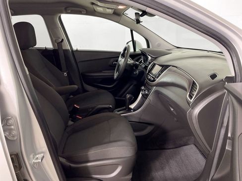 Used 2021 Chevrolet Trax LS w/ Tint and Cruise Package image 27