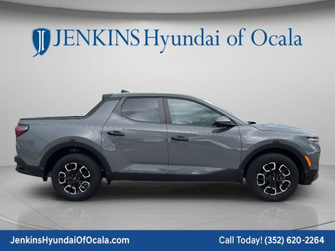 Used 2024 Hyundai Santa Cruz SE FWD image 2