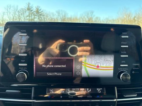 Used 2024 Toyota Sienna XSE image 31