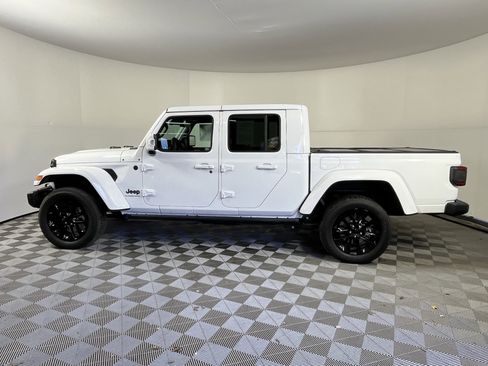 Used 2023 Jeep Gladiator Overland image 2