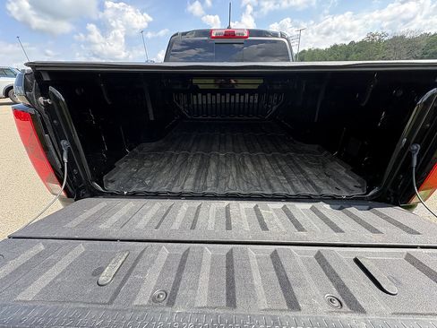 Used 2024 Chevrolet Colorado LT w/ LT Convenience Package AWD/4WD image 15