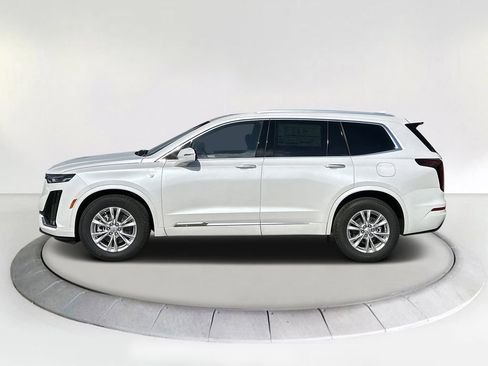 New 2025 Cadillac XT6 Luxury image 2