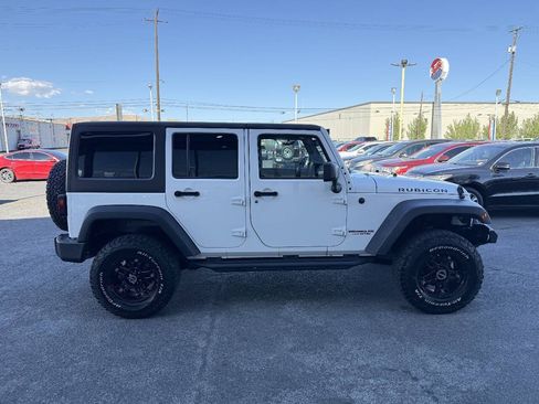 Used 2016 Jeep Wrangler Unlimited Rubicon w/ Connectivity Group AWD/4WD image 4