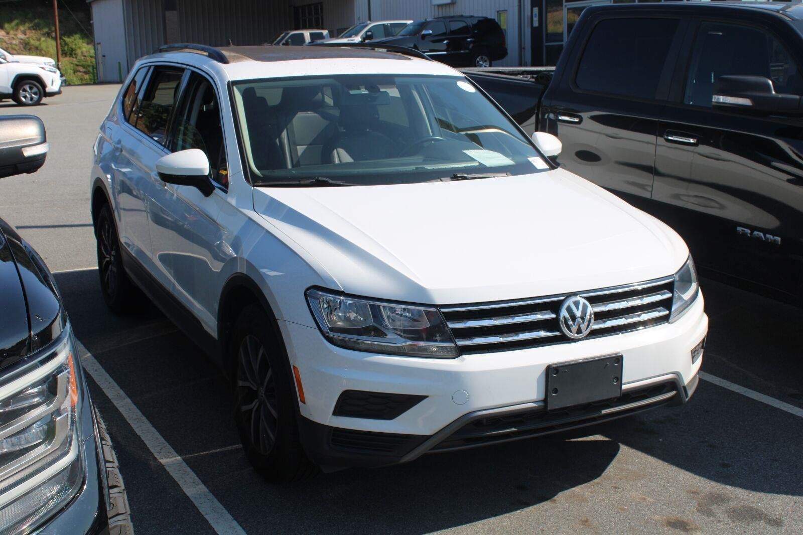 Used 2019 Volkswagen Tiguan SE w/ Panoramic Sunroof Package AWD/4WD image 3