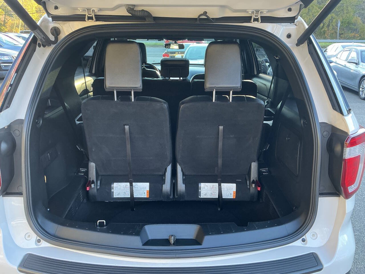 Used 2019 Ford Explorer XLT w/ Equipment Group 202A AWD/4WD image 31
