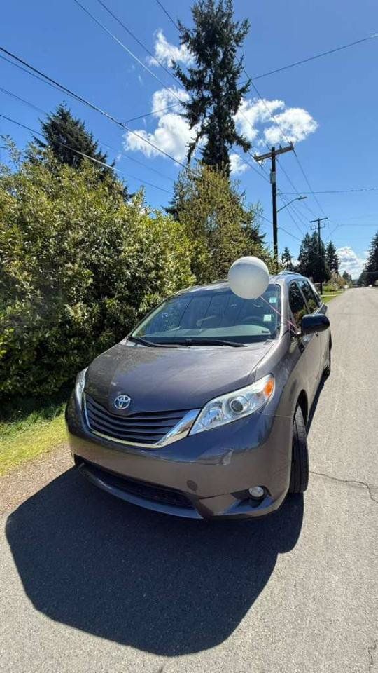 Used 2011 Toyota Sienna XLE w/ Premium Pkg FWD image 12