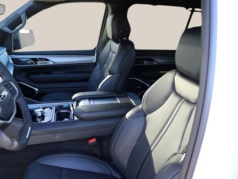 New 2026 Jeep Grand Wagoneer L Limited AWD/4WD image 13