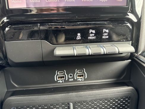 New 2026 RAM 1500 4x4 Crew Cab image 25