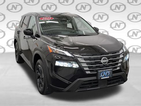 Used 2025 Nissan Rogue SV AWD/4WD image 26