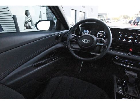 Certified 2025 Hyundai Elantra SEL FWD image 9