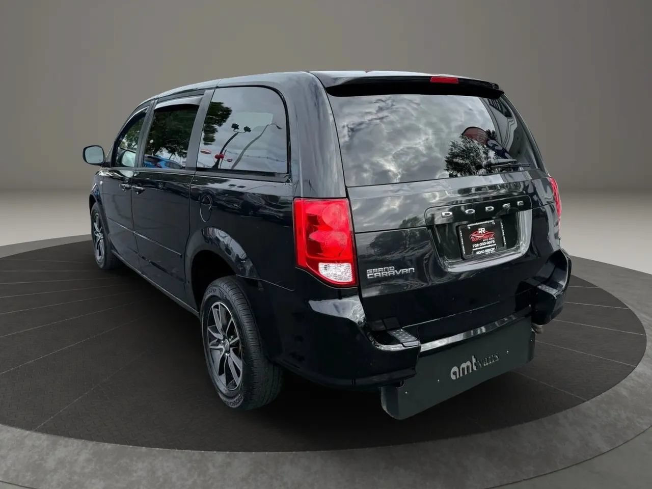 Used 2014 Dodge Grand Caravan SXT FWD image 9