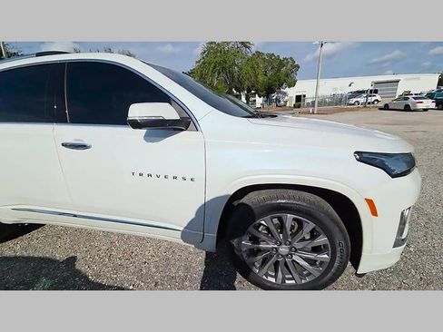 Used 2023 Chevrolet Traverse Premier image 30