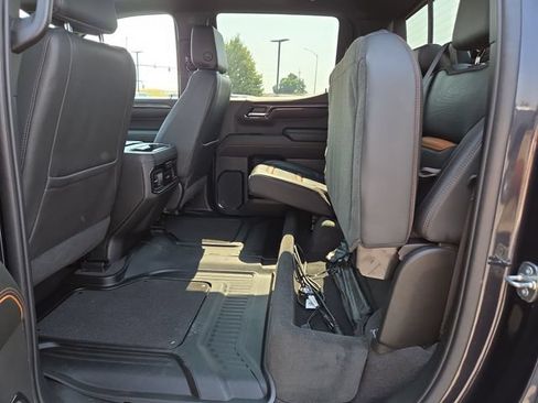 Used 2023 GMC Sierra 1500 AT4 w/ Technology Package AWD/4WD image 33
