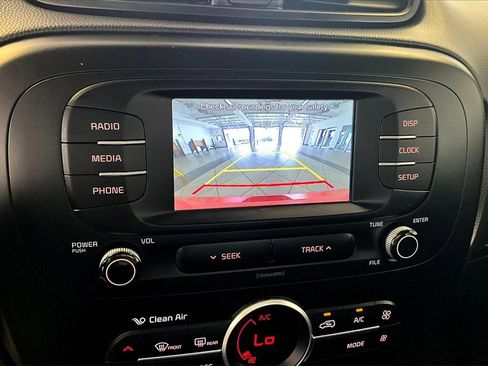 Used 2017 Kia Soul + image 14