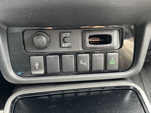 Used 2022 Mitsubishi Outlander LE AWD/4WD image 16
