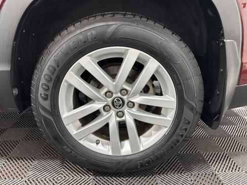 Used 2016 Toyota Highlander LE image 34