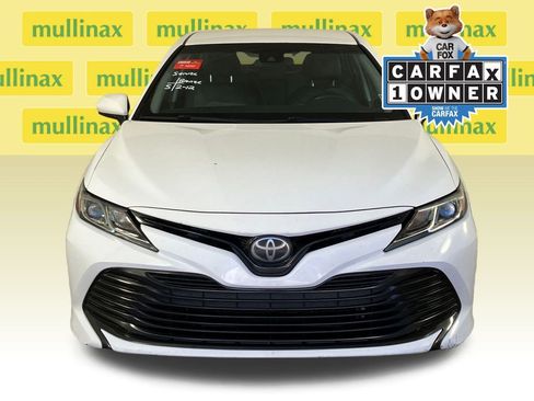 Used 2018 Toyota Camry LE image 15