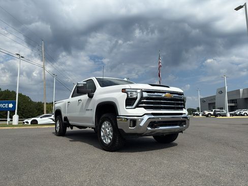 Used 2024 Chevrolet Silverado 3500 LTZ w/ LTZ Premium Package image 11