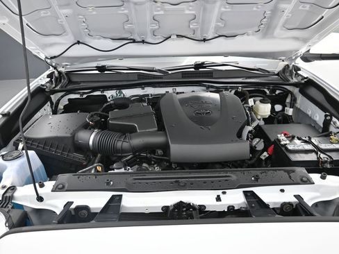 Used 2022 Toyota Tacoma SR5 w/ Technology Package image 13