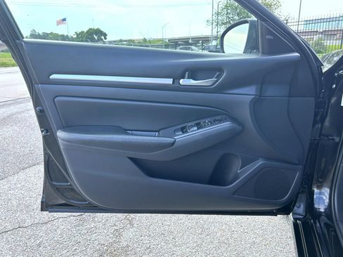 Used 2022 Nissan Altima 2.5 SV FWD image 9