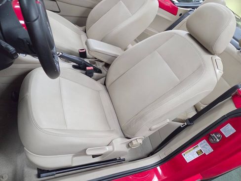 Used 2013 Volkswagen Beetle TDI FWD image 21