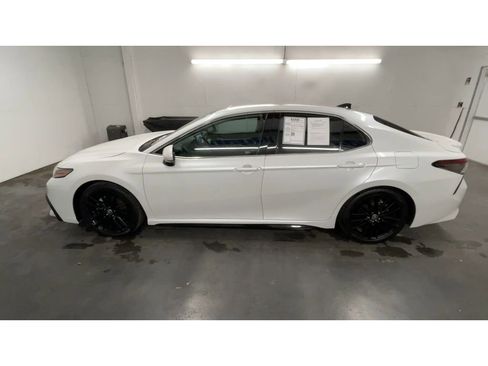 Used 2023 Toyota Camry XSE image 5